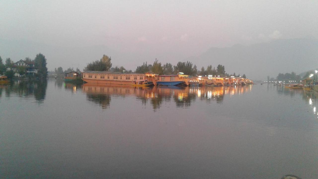Houseboat Dunhill Bed and Breakfast Σριναγκάρ Εξωτερικό φωτογραφία